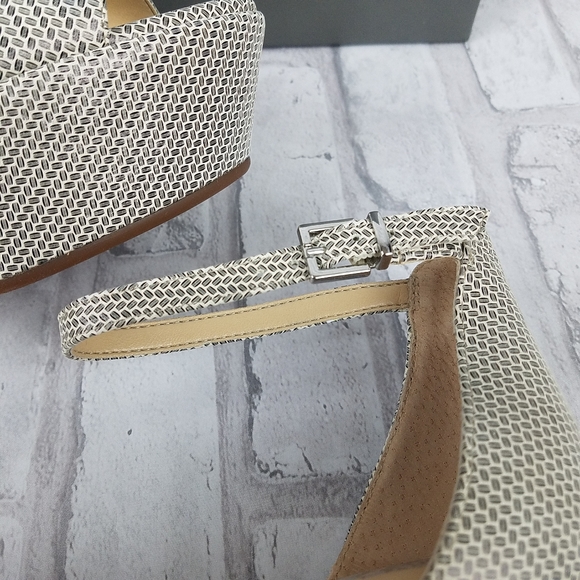 VINCE CAMUTO "Tatchen" Platform Wedge Sandals - Picture 8 of 12